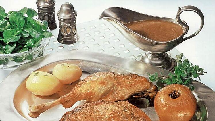 Es ist verführerisch, es ist lecker - doch was passiert nach den Feiertagen, wenn der Blick mal wieder auf die Waage fällt?  Foto: FT-Archiv