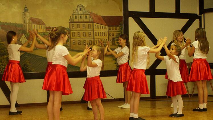 Auch die Volkstanztanzgruppe Pettstadt wartete mit flotten Tänzen auf.