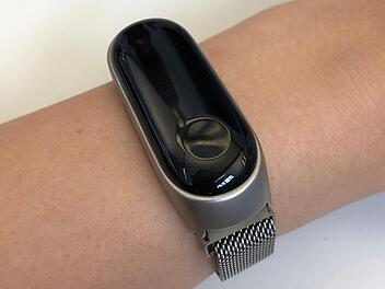 Fitness-Armband im Test: Das Xiaomi-Armband Mi Band 3 überzeugt im Alltags-Test. Wir zeigen, wie der Fitnesstracker im Vergleich zum Xiaomi Mi Band 4 abschneidet. Foto: Annika Seidel/inFranken.de