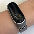 Fitness-Armband im Test: Das Xiaomi-Armband Mi Band 3 überzeugt im Alltags-Test. Wir zeigen, wie der Fitnesstracker im Vergleich zum Xiaomi Mi Band 4 abschneidet. Foto: Annika Seidel/inFranken.de