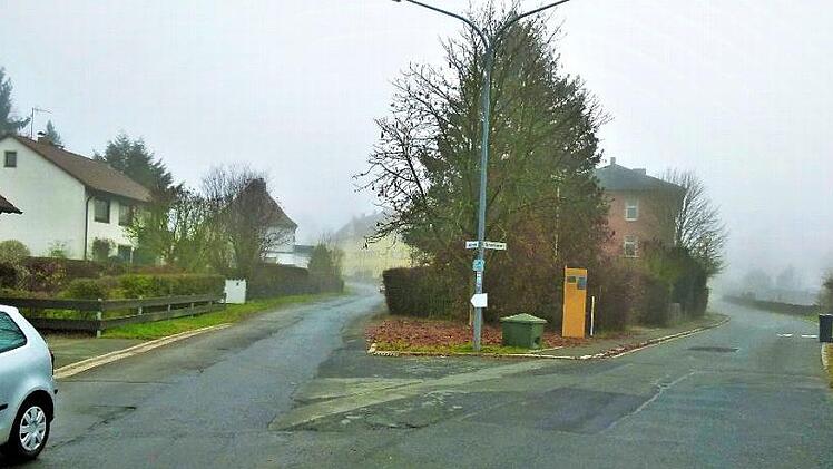 Mit einem Kostenaufwand von 930 000 Euro wird die Laubenstraße von der Einmündung an der Hauptstraße bis zum Bauabschnitt II ausgebaut. Den Auftrag erhielt die Firma Günther-Bau GmbH aus Stadtsteinach. Foto: Werner Reißaus