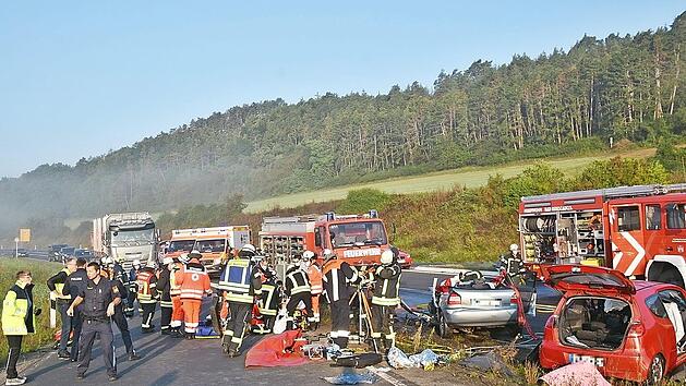 Einen Toten und eine lebensgef&auml;hrlich Verletzte forderte am Mittwoch kurz vor 7 Uhr ein Verkehrsunfall am Zubringer zur A&nbsp;71 in Bad Neustadt.