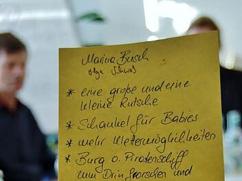 Von der Babyschaukel bis zu Sitzmöglichkeiten für Eltern reichen die Spielplatz-Wünsche von Marina Busch. Foto: Sigismund von Dobschütz