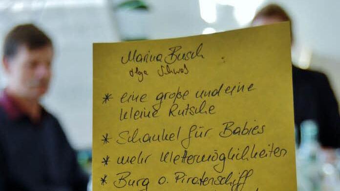 Von der Babyschaukel bis zu Sitzmöglichkeiten für Eltern reichen die Spielplatz-Wünsche von Marina Busch. Foto: Sigismund von Dobschütz