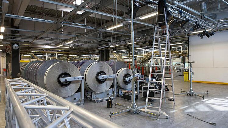 Das Druckzentrum wird für die Industrie-Symphonie am Samstag vorbereitet. Foto: Matthias Hoch