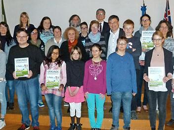 Die Übergabe der Prämien im Rathaussaal Foto: Lothar Weidner