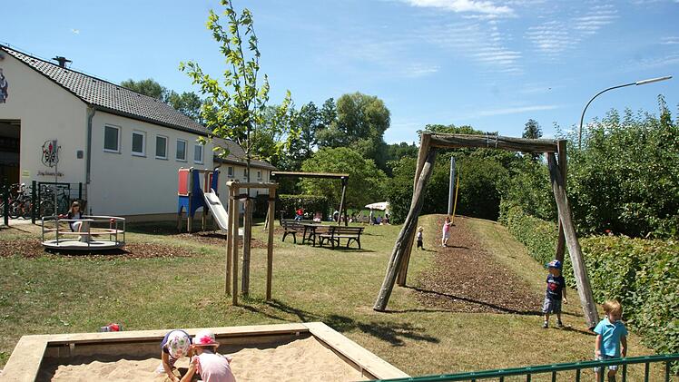 F&uuml;r die Kinder gibt es neben dem Feuerwehrhaus einen herrlichen Spielplatz.