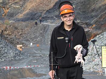 Georg Weinmann übte mit den Feuerwehrmännern im Hartsteinwerk in Ludwigsstadt. Fotos: Veronika Schadeck