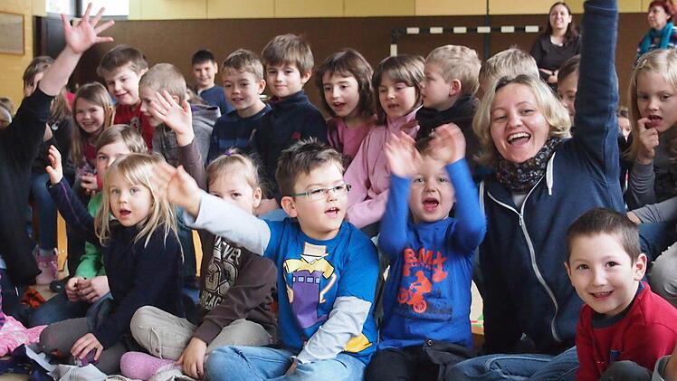 Mit Begeisterung dabei: Die Kinder der Grundschule Bad Bocklet und Steinach sowie der Kindertagesstätten Steinach, Aschach und Bad Bocklet. Foto: Elisabeth Assmann