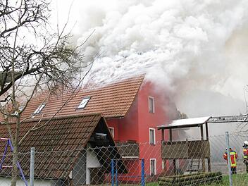 Der Brand einer Gaststätte in Dorfhaus zählte zu den Herausforderungen, denen sich die Gräfenberger Feuerwehr letztes Jahr stellen musste. Foto: Archiv