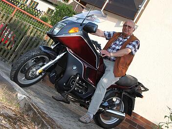 Edgar Rieß aus Bad Brückenau fährt leidenschaftlich gern Motorrad. Früher fuhr er Motorradstreife auf der A7. Foto: Ulrike Müller