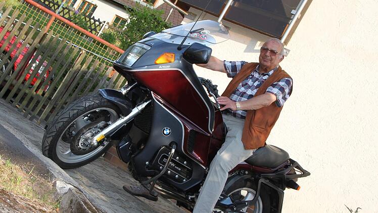 Edgar Rieß aus Bad Brückenau fährt leidenschaftlich gern Motorrad. Früher fuhr er Motorradstreife auf der A7. Foto: Ulrike Müller