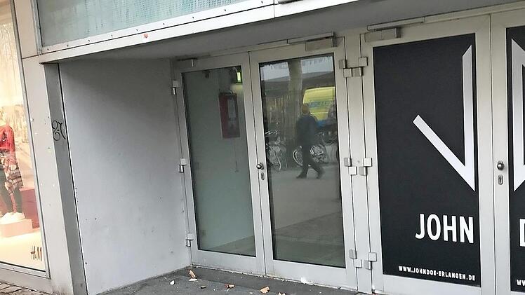 Vor dieser Diskothek in der Nürnberger Straße in Erlangen kam es zu der folgenreichen Tat.  Foto: Michael Busch