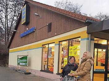 Auf den Einkauf vor Ort werden die Maroldsweisacher zumindest für ein halbes Jahr verzichten müssen. Edeka macht dicht, doch im Norden des Dorfes soll ein neuer Supermarkt entstehen. Fotos: Eckehard Kiesewetter