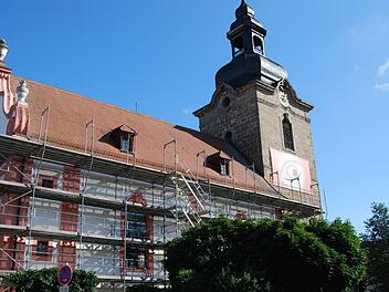 Die Kirche in Kersbach ist eingerüstet. Foto: Gerhard Hoch