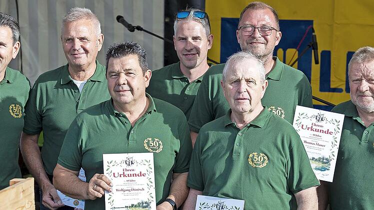 Zum Jubiläum gab es viele Ehrungen. Vorsitzender Uwe Bartenstein (von links) mit Gerhard Krug, Wolfgang Dünisch, Marcel Bronnsack, Rudolf Ziegler, Thomas Mauer sowie Günther Gessner.