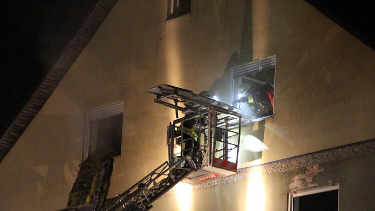 Die Wehren aus Höchstadt und Etzelskirchen trainieren den Ernstfall.  Foto: Andreas Dorsch