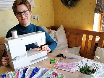 Carmen Stark hat eine private Initiative ins Leben gerufen, um einen Pflegedienst mit selbstgenähten Gesichtsmasken zu unterstützen.  privat