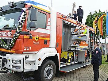 Das neue TLF 4000 der Altendorfer Feuerwehr. Die Gemeinde Altendorf hat auch in diesem Jahr wieder viele Investitionen in die Infrastruktur vor. Der Brandschutz gehört zu den gemeindlichen Pflichtaufgaben. In diesem Jahr sind Investitionen für die Umstellung auf den Digitalfunk geplant und die Endabrechnung für das neue Feuerwehrauto TLF 4000 liegt vor.  Foto: Andrea Spörlein
