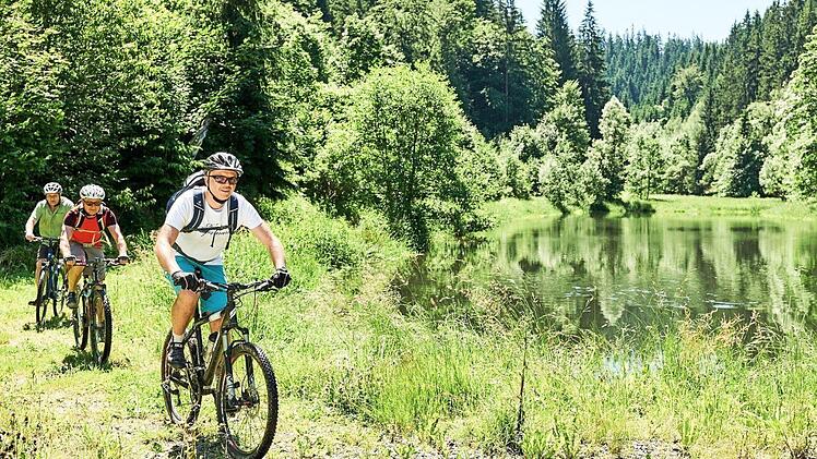 Tourismus, Lebensqualität, Land- und Forstwirtschaft - es gibt viele Themenbereiche, die von einem Nationalpark Frankenwald berührt werden würden. In den kommenden Wochen soll sich dazu ein reger Dialog entwickeln.  Foto: Frankenwald-Tourismus/Marco Felgenhauer