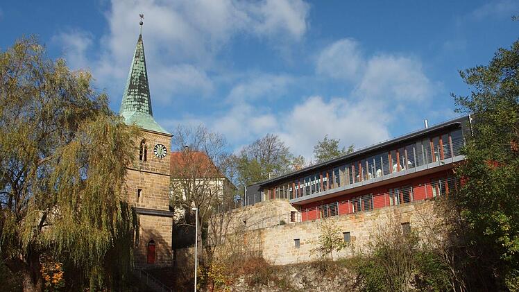 Das vor zehn Jahren erbaute Gemeindehaus Lichtblick bildet ein attraktives Ensemble mit der Kirche St. Maria und dem Schloss.Alfred Thieret