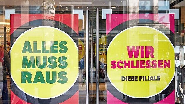 Minister Peter Altmaier setzt darauf, den stationären Einzelhandel digitaler zu machen, damit er gegen die große Online-Konkurrenz besser bestehen kann. Der Marktanteil des Onlinehandels war während des Shutdowns im Frühjahr sprunghaft gestiegen. Foto: Georg Wendt, dpa