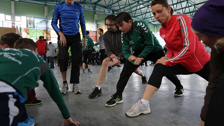 Dehnen nach dem Wettkampf beugt Muskelkater vor. Foto: Barbara Herbst