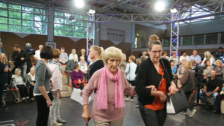 Aus dem AWO-Pflegeheim Knetzgau kamen Beschäftigte wie Bewohner zur Jetzt red i-Sendung. Hier Pflegedienstleiterin Sandra Kempf, die sich zum Berufsbild auch in der Sendung zu Wort meldete und ihre Kolleginnen zu mehr Selbstbewusstsein aufrief.