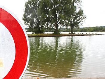 Kulmbach: Stadt verh&auml;ngt Badeverbot an beliebtem See - "Sicherheit nicht mehr gegeben"