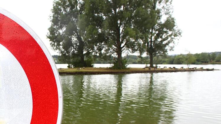 Kulmbach: Stadt verh&auml;ngt Badeverbot an beliebtem See - "Sicherheit nicht mehr gegeben"