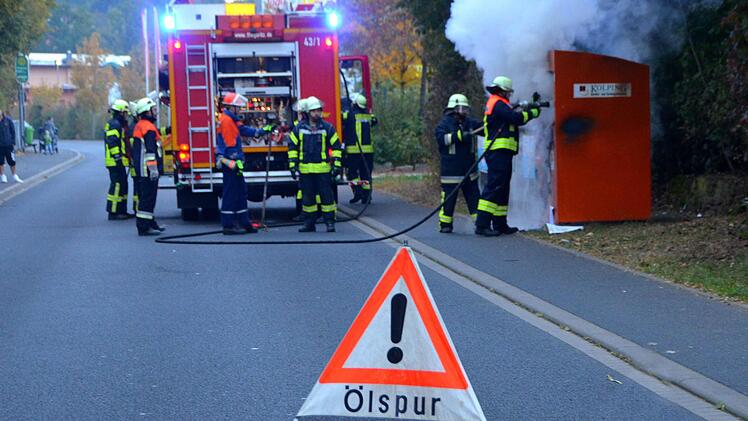 Brand eines Altkleider-Containers in Garitz.  Foto: Peter Rauch