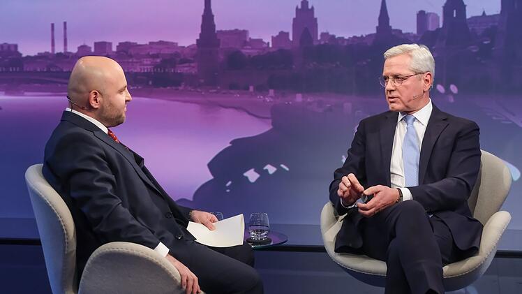 Markus Frohnmaier, stellvertretender Fraktionsvorsitzender der AfD, und CDU-Außenpolitiker Norbert Röttgen (rechts) waren sich bei "Maischberger" nicht nur in der Russland-Frage uneinig.