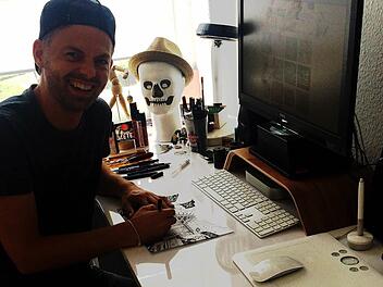 In dieser "kleinen Bude irgendwo im verschlafenen Oberfranken" entstehen Christian B&ouml;gles Entw&uuml;rfe f&uuml;r regionale und internationale Kunden.  Foto: privat