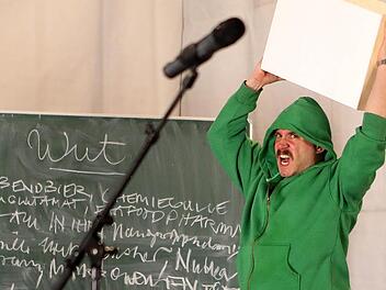 Thorsten Köhler wurde wütend - bei der Probe zu Elfriede Jelineks neuem Stück "Wut", das am Samstag Premiere hat.  Fotos: Henning Rosenbusch