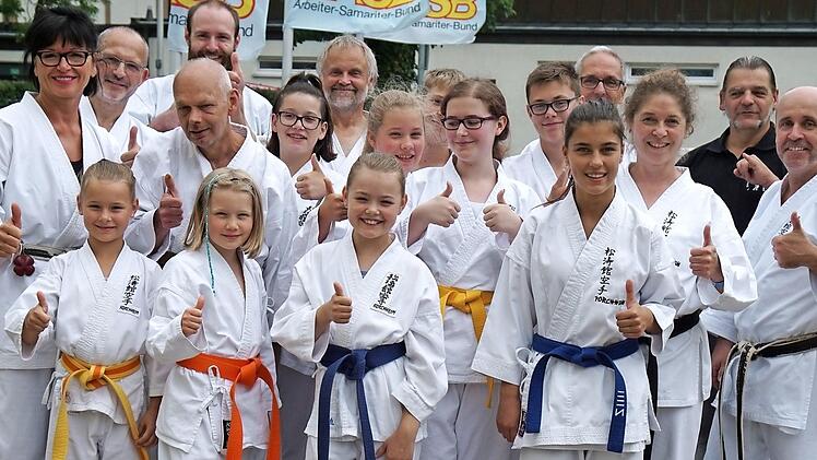 Die Forchheimer Karatekas zeigten dem ASB ihr K&ouml;nnen.  Foto: privat