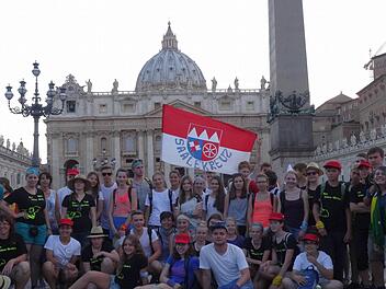 Die Ministranten waren in Rom. Einer der Höhepunkte ihrer Wallfahrt war eine Papstaudienz auf dem Petersplatz. Foto: Benedikt Müller