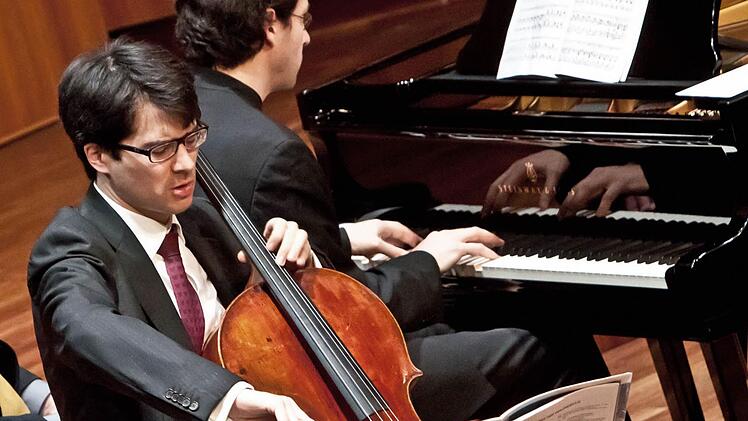 Danjulo Ishizaka (links) und Shai Wosner gastierten im Coburger Kongresshaus. Foto: Jochen Berger