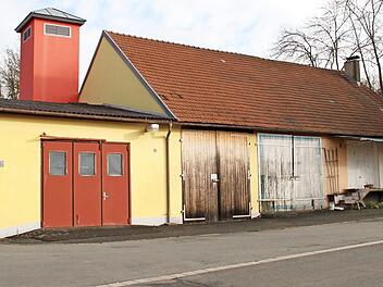 Im Zuge der Baumaßnahme soll über die Staatsstraße eine Querungshilfe entstehen. Ein Kleukheimer bezweifelte deren Sinn. Foto: Gerda Völk
