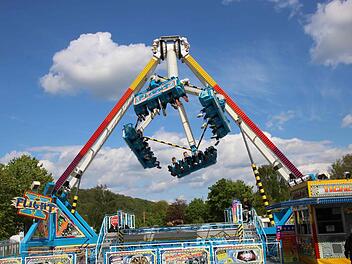 Das ist der "X-Flight", die Attraktion beim diesjährigen Volksfest. Foto: Alexander Hartmann