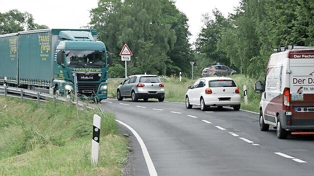 Die B286 bei R&ouml;mershag und die Querung des Bahnradwegs bleiben wahrscheinlich ein weiteres Jahr Rumpelpiste. Die f&uuml;r den Sp&auml;tsommer angesetzte Sanierung ist verschoben.