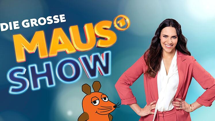 Esther Sedlaczek weiß nicht nur über Fußball bescheid, seit 2023 moderiert sie auch die ARD-Samstagabendsendung "Die große Maus-Show".