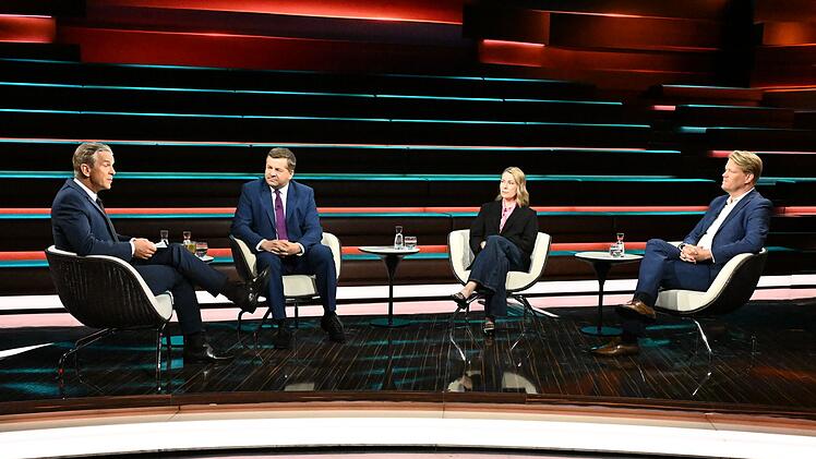Markus Lanz (links) diskutierte am Dienstagabend mit CDU-Ministerpr&auml;sident Sven Schulze (zweiter von links), Journalistin Sabine Rennefanz (zweite von rechts) und Journalist Martin Greive.