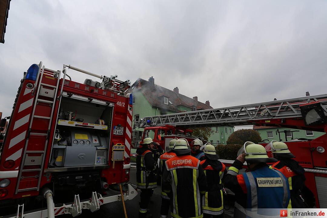 Brand nach Explosion in Mehrfamilienhaus