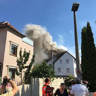 Hoher Sachschaden bei Dachstuhlbrand in Cadolzburg