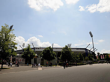 1. FCN startet Impfaktion: Impfungen in Kabinen des 1. FC Nürnberg im Max-Morlock-Stadion