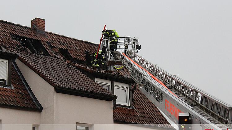 Cadolzburg: Blitzeinschlag in Einfamilienhaus - "Flammen schlugen aus Dach"