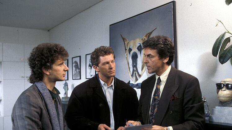 Klaus Pelzer (Bela Erny, rechts) geh&ouml;rte die gleichnamige Kosmetikfirma, der die Verstorbene unerlaubte Tierversuche vorgeworfen hatte. Batic und Leitmayr sahen sich den Mann genauer an.