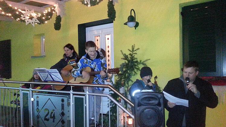 Adventsfenster: Die Aktion der Vereinsgemeinschaft Eltingshausen im Dezember soll sicher wieder einmal durchgeführt werden. Foto: Archiv/Stefan Geiger