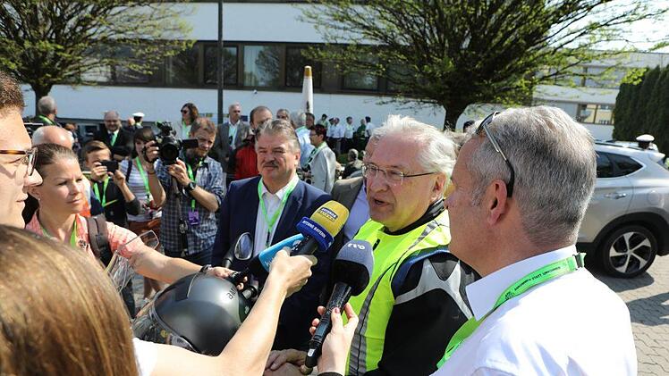 Innenminister Joachim Herrmann zu Gast bei der Motorradsternfahrt. Foto: Barbara Herbst