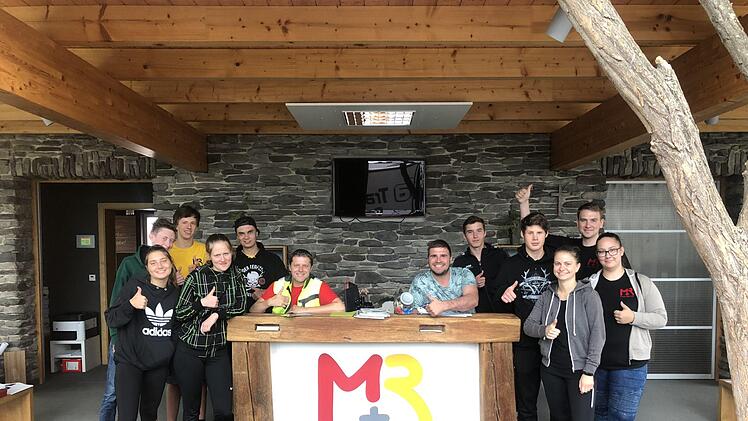 Das Ausbildungsteam der Firma M&ouml;bel und Raum  erlebte viel bei einem  unvergesslichen Ausflug nach Polen.  Foto: Maximilian Schuhmann